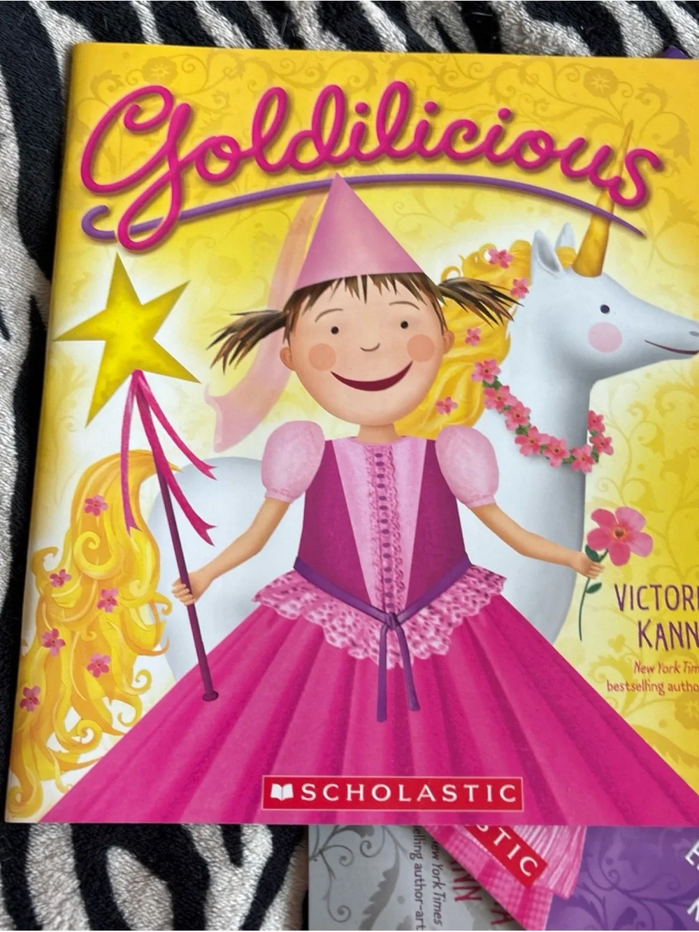 Scholastic Pinkalicious Picture Book Set - Pink, Purple, Yellow, Green